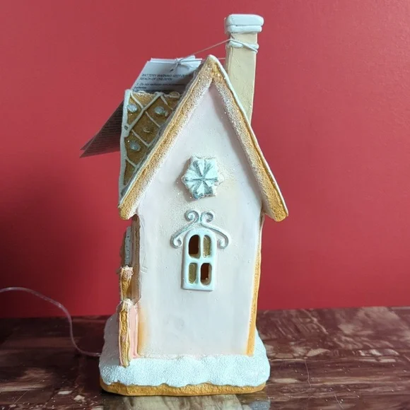 ❌SOLD❌Pastel "Pinkmas" Light Up 💡 Gingerbread House - Picture 8 of 10